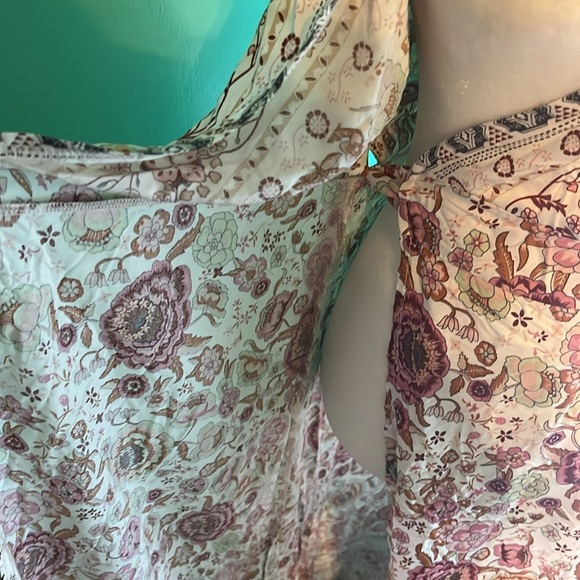 Pretty Garden floral wrap maxi. - Picture 10 of 13